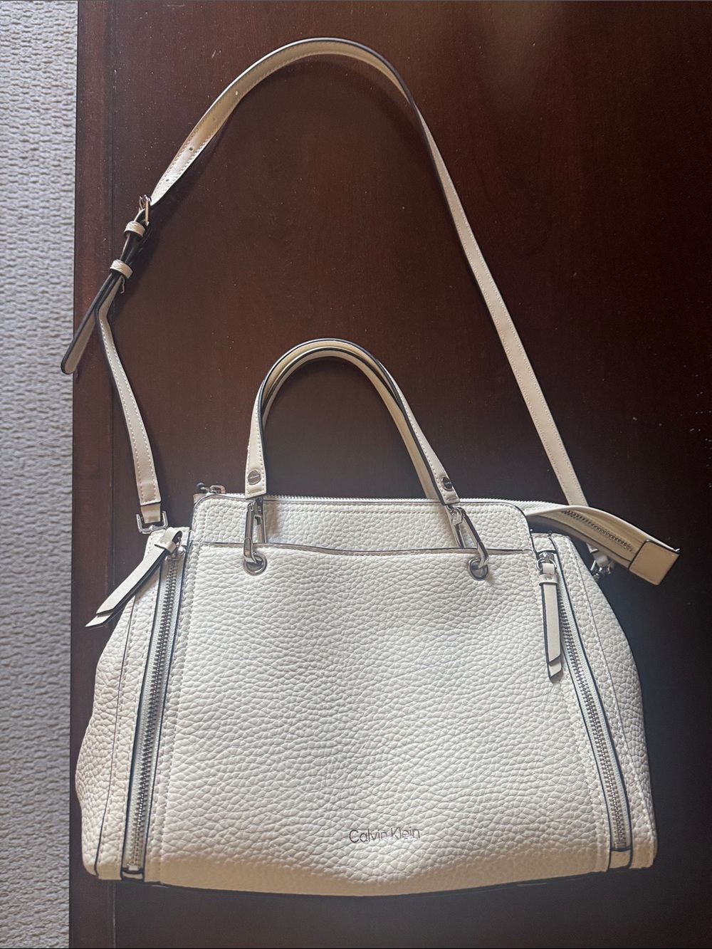 Calvin Klein cream purse with crossbody straps and handle - Picture 3 of 7